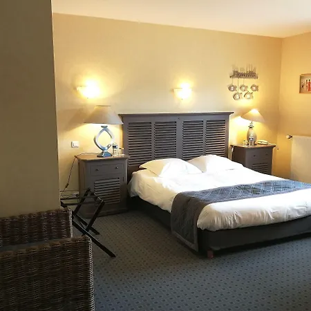 Logis De فندق كارّوليس